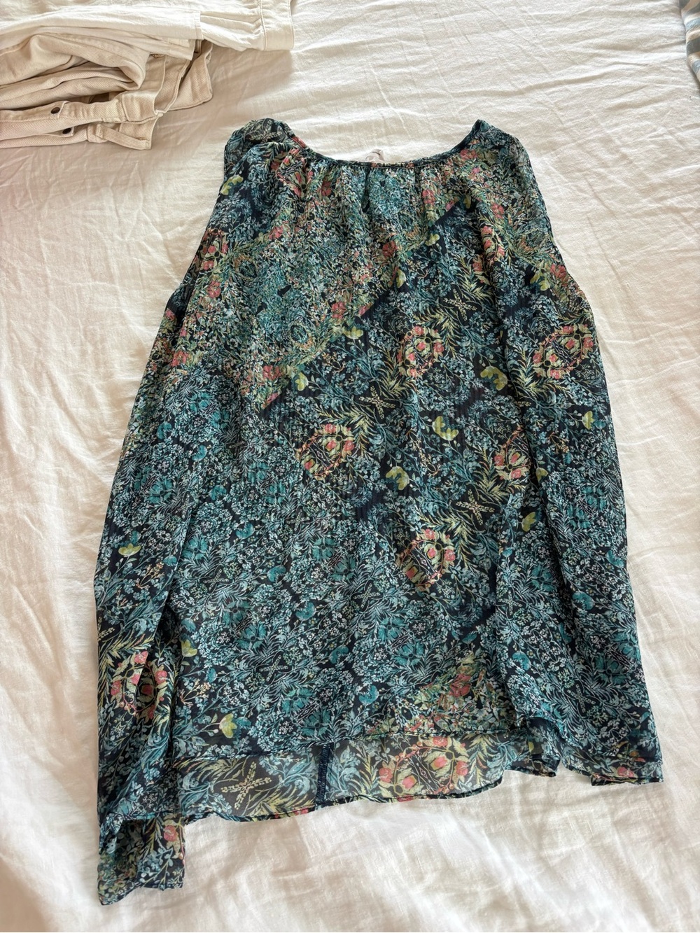 BCBG Floral Ribbed Top - Picture 3 of 3